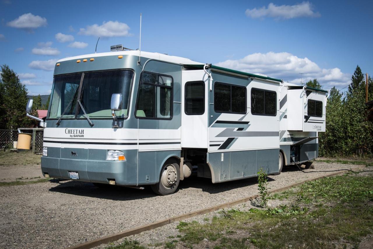 Bedrock Motel Mayo Landing Екстериор снимка