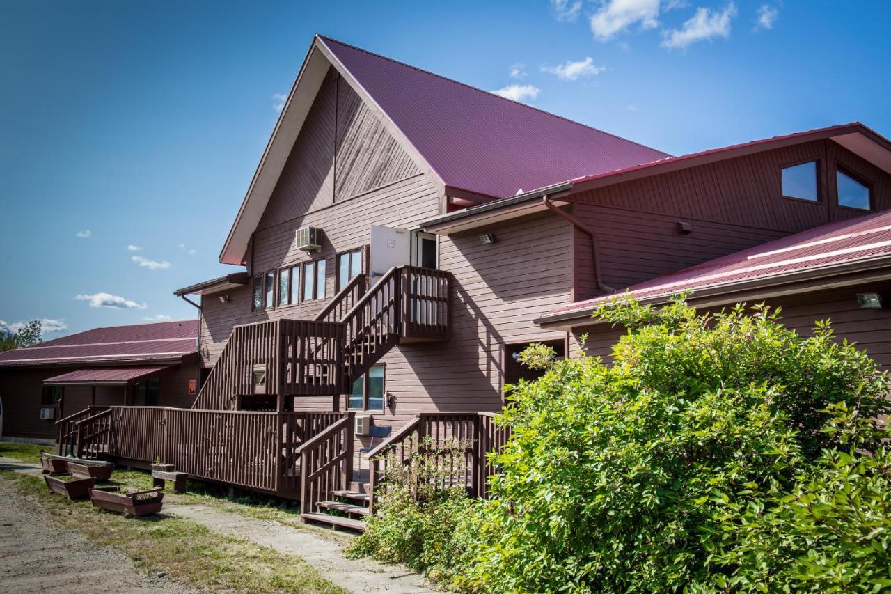 Bedrock Motel Mayo Landing Екстериор снимка